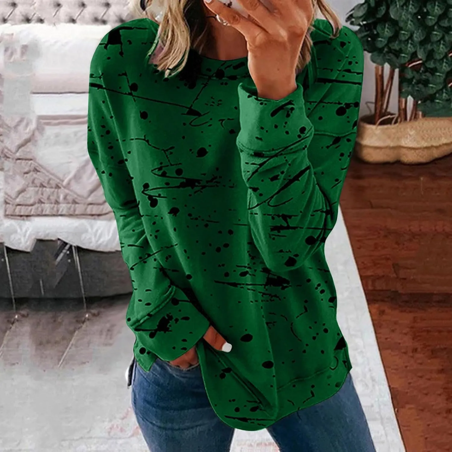 Women's Casual Long Sleeve Sweatshirt Crewneck Casual Loose Fit Graphic Printed Vintage Pullover Tops Fashion Fall 2024